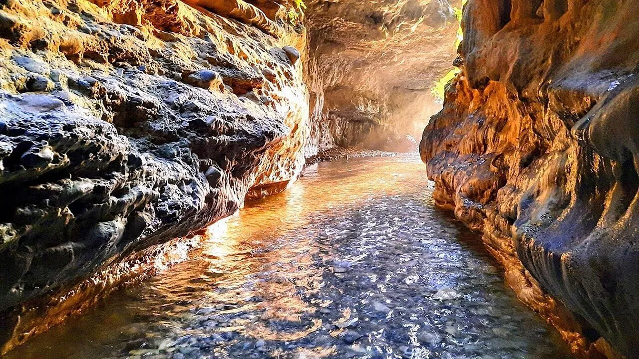 Robber's Cave (Guchhupani)